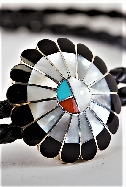 Bolo Tie, Zierschild Silber, Steinmosaik, Sunface, Zuni Mosaik Art, Slide  3,6 cm