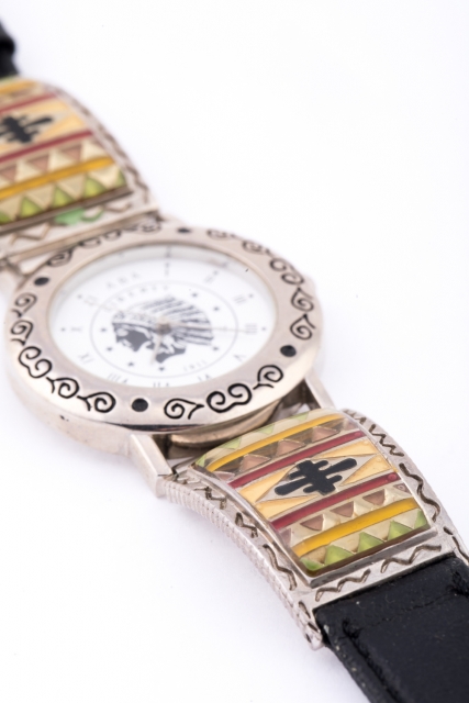 Herrenuhr, Uhrtips mit buntem Mosaik-Ornament, Lederarmband